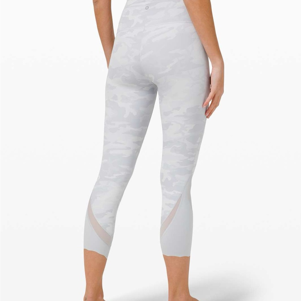 Lululemon Wunder Under High-Rise Crop 23" *Updated Scallop Full-On Luxtreme